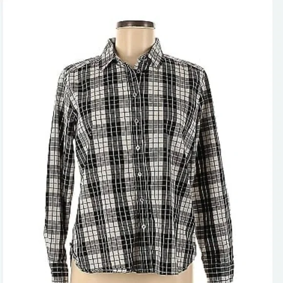 Ann Taylor Loft Button down size xs. Never worn.